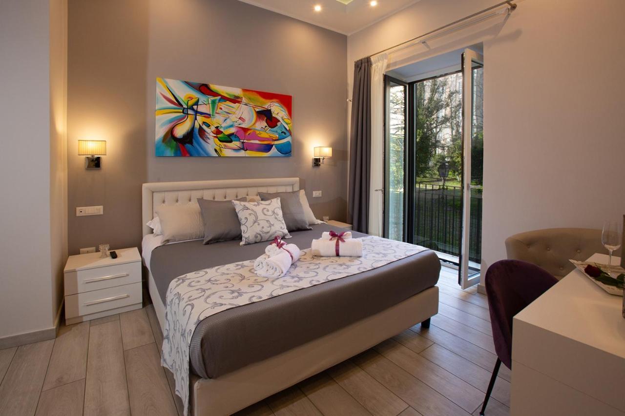Royal Gardens Bed & Breakfast Caserta Bagian luar foto