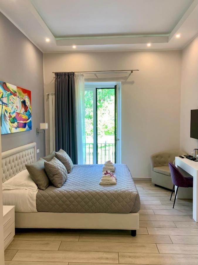 Royal Gardens Bed & Breakfast Caserta Bagian luar foto