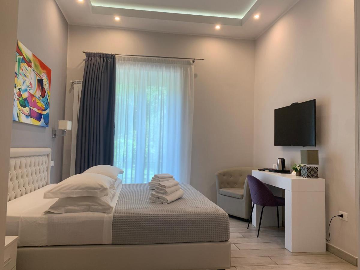 Royal Gardens Bed & Breakfast Caserta Bagian luar foto