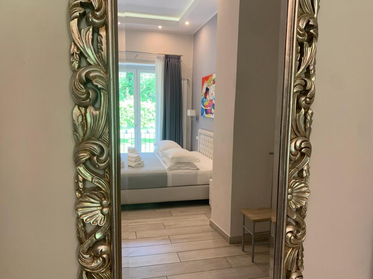 Royal Gardens Bed & Breakfast Caserta Bagian luar foto