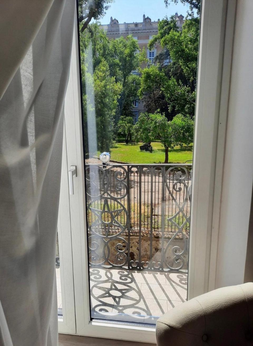 Royal Gardens Bed & Breakfast Caserta Bagian luar foto
